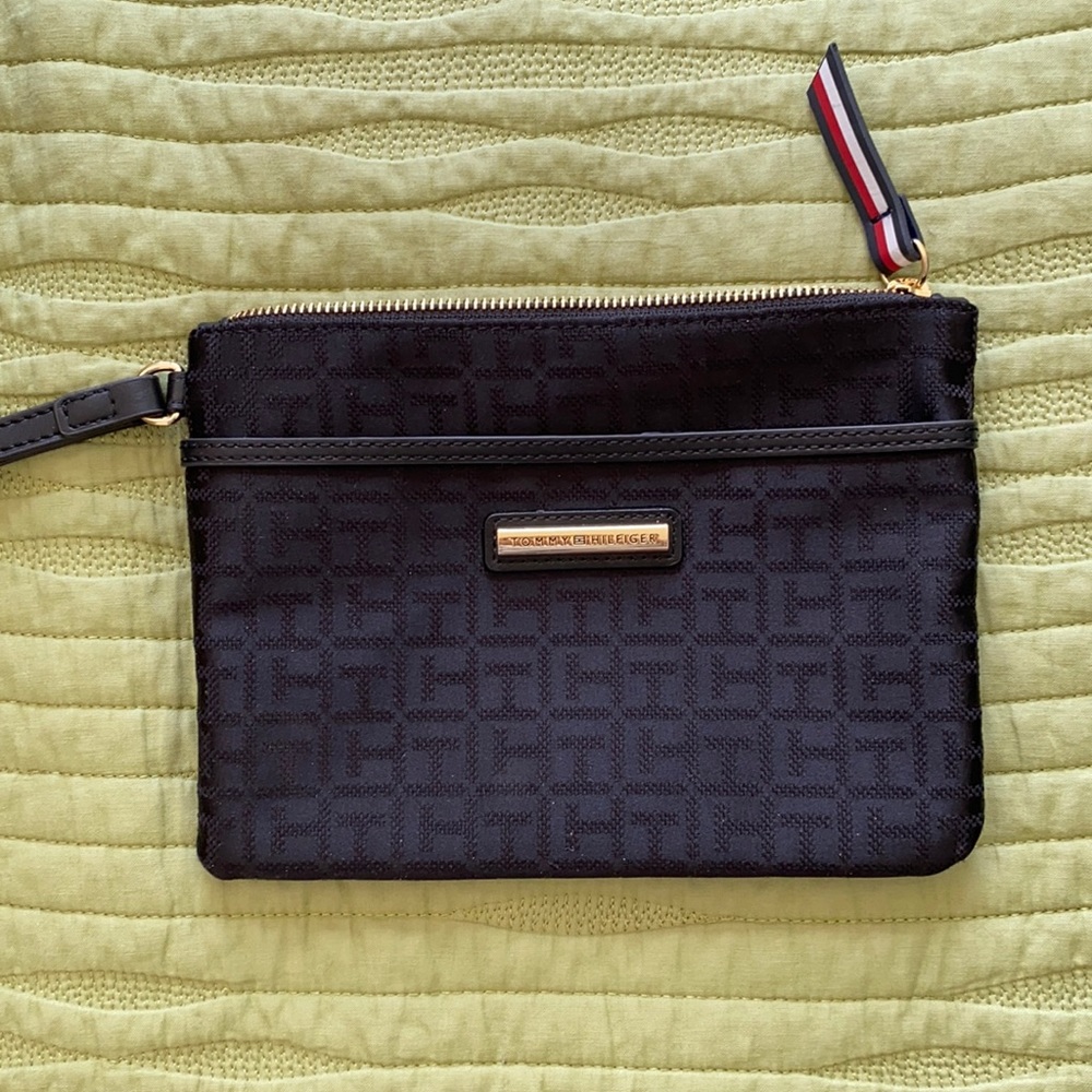 Tommy Hilfiger small wristlet